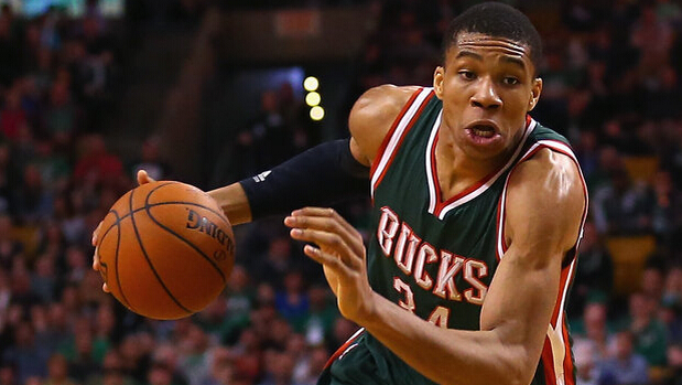 杰伦·布朗本赛季已经10次单节砍下15+，高居联盟第一（杰伦·布朗本季单节15+达成10次，领跑全联盟）