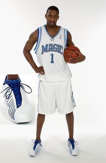 辽宁男篮在俱乐部杯第二战中以44-36击败合肥狂风，首节领先，次节反超，半场结束领先18分。（俱乐部杯次战，辽宁男篮44-36力克合肥狂风：首节占先、次节反超，半场领先18分）